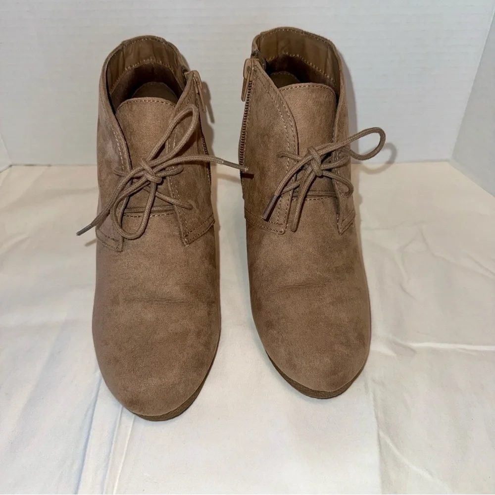 Women's Tan Taupe Faux Suede Lace-up Wedge Ankle Boots‎ Size 7